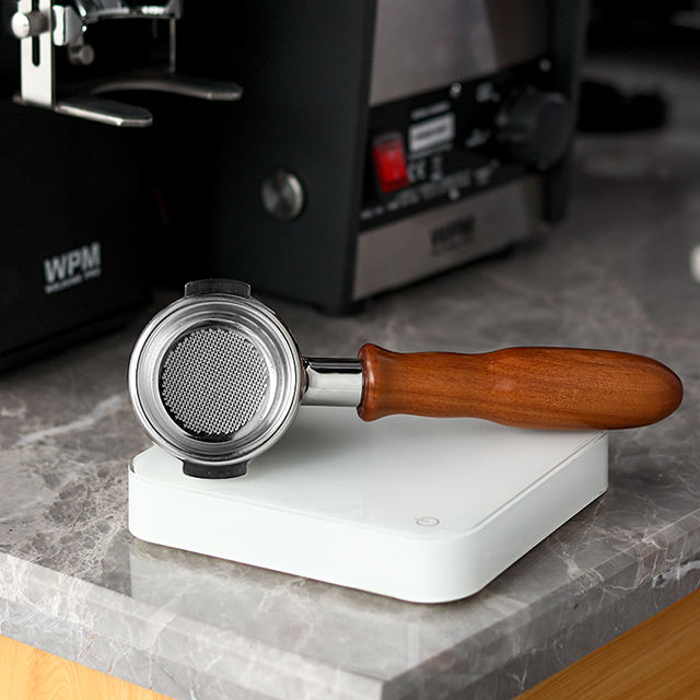 Ecocoffee 51mm Coffee Espresso بدون قعر مقبض خشبي لتصفية القهوة من Delonghi